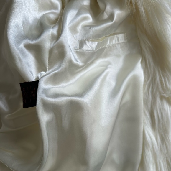 Adrienne Landau Ivory Faux Fur Sleeveless Vest size. Size M - Picture 5 of 7